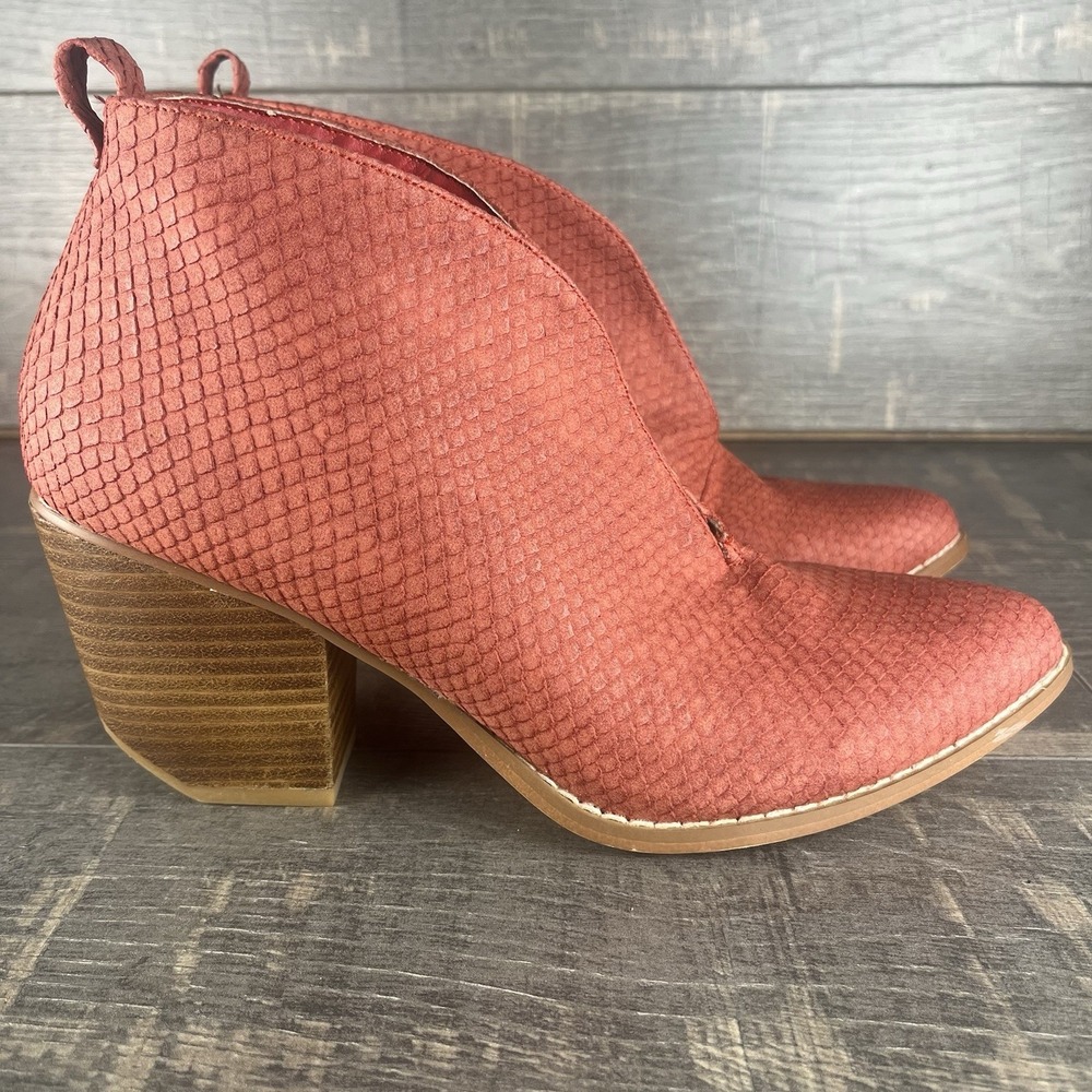 Catherine Malandrino Drake Textured  Ankle Bootie Block Heel Boho Western 9